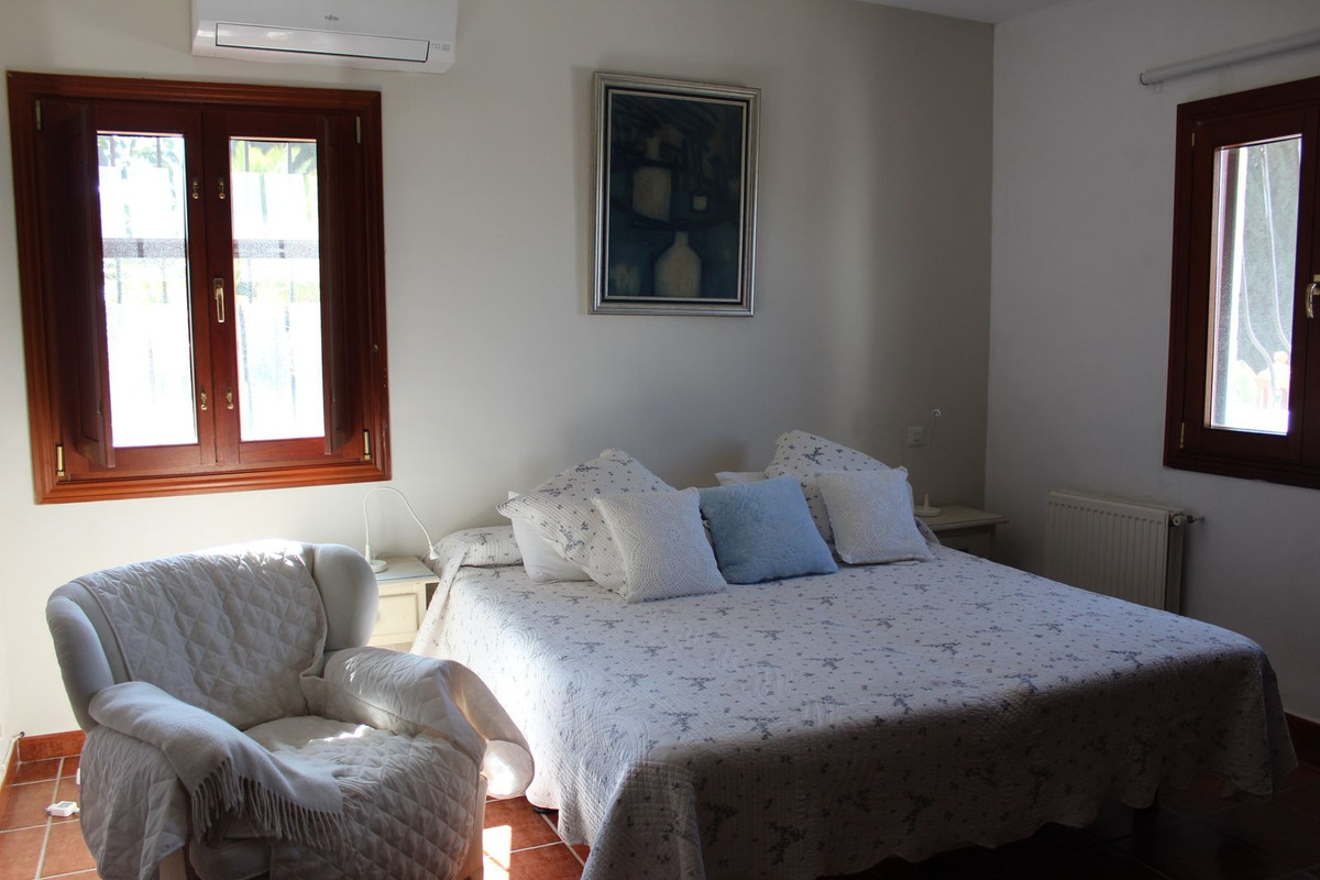 10 Bed Townhouse for sale in El Rosario Costa Del Sol, Málaga, Spain