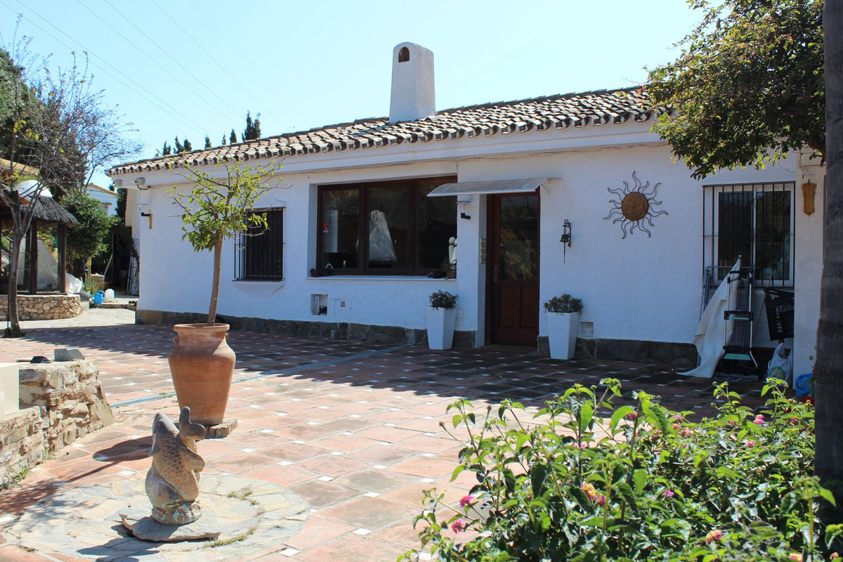 10 Bed Townhouse for sale in El Rosario Costa Del Sol, Málaga, Spain
