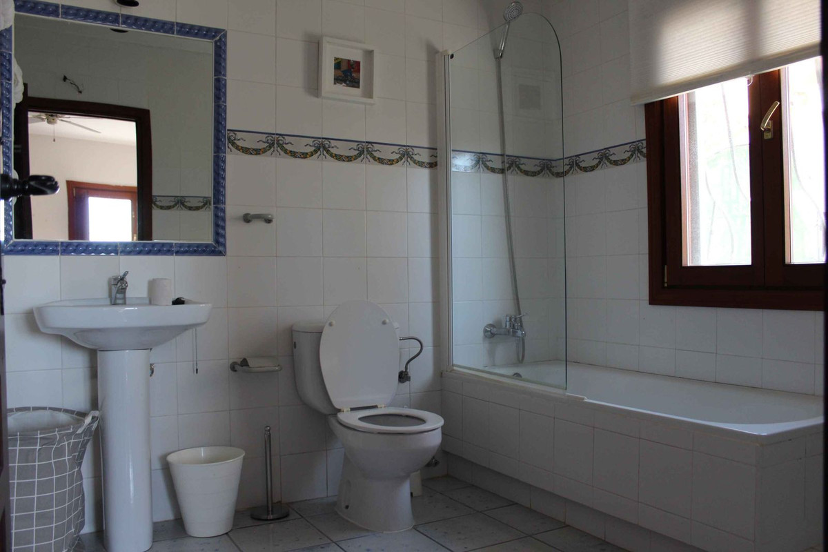 10 Bed Townhouse for sale in El Rosario Costa Del Sol, Málaga, Spain