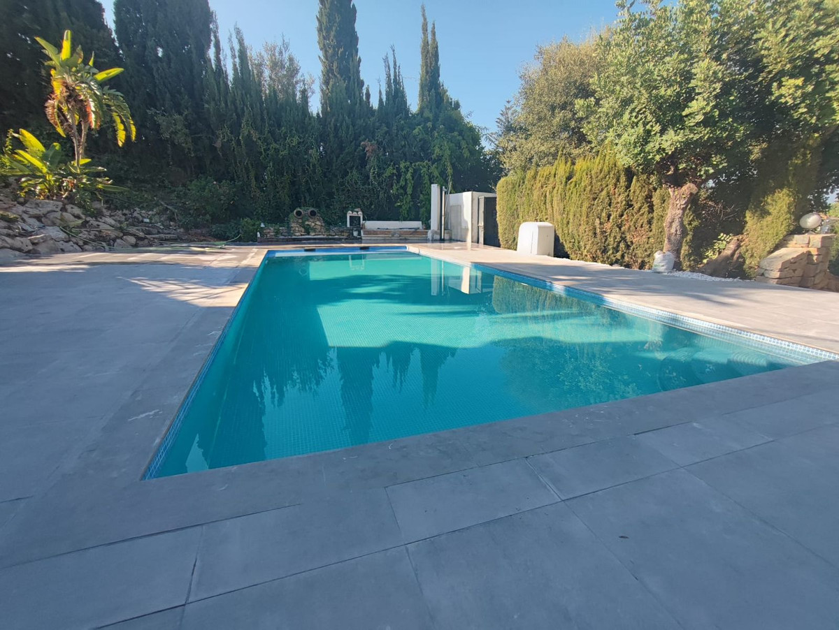 10 Bed Townhouse for sale in El Rosario Costa Del Sol, Málaga, Spain