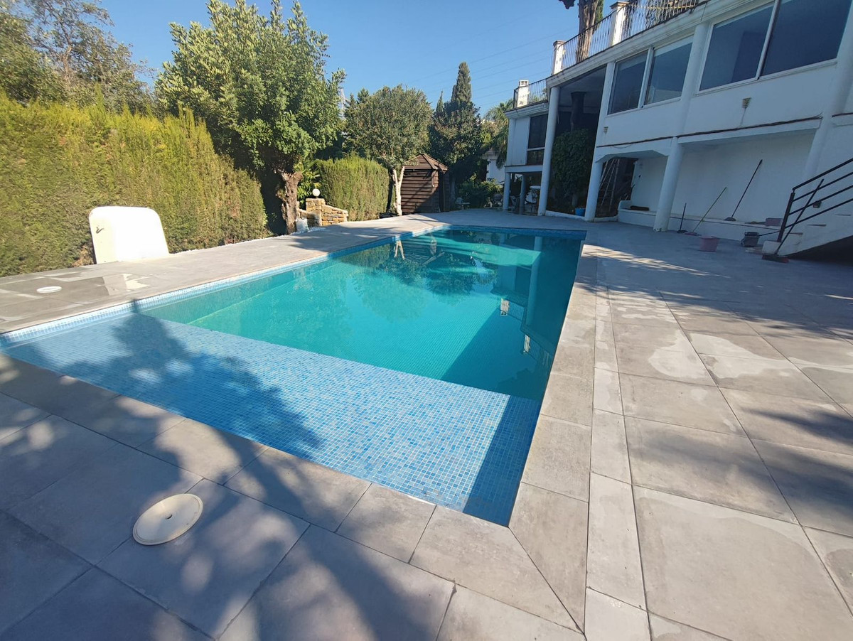 10 Bed Townhouse for sale in El Rosario Costa Del Sol, Málaga, Spain