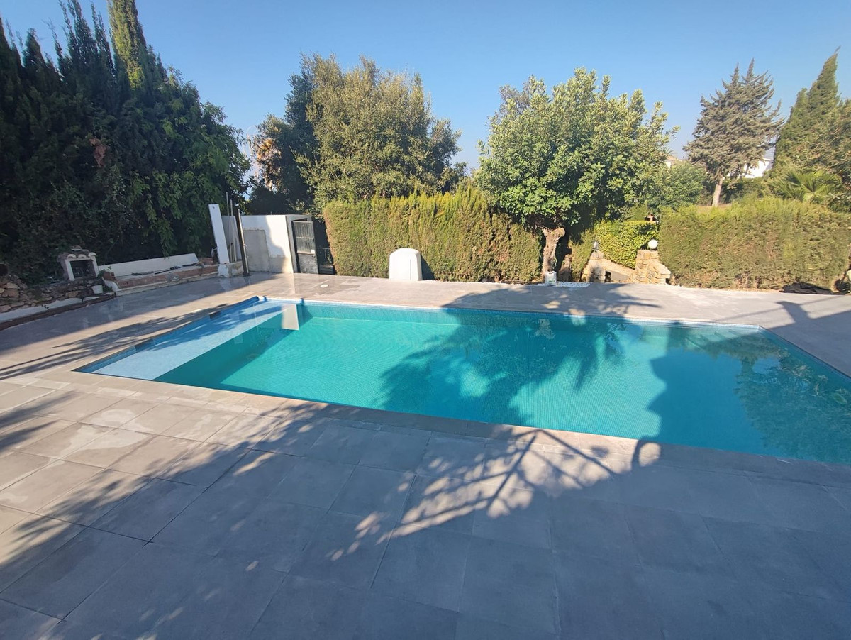 10 Bed Townhouse for sale in El Rosario Costa Del Sol, Málaga, Spain