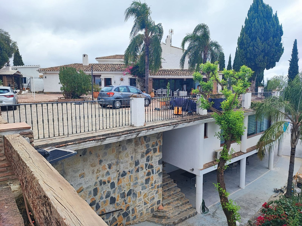 10 Bed Townhouse for sale in El Rosario Costa Del Sol, Málaga, Spain