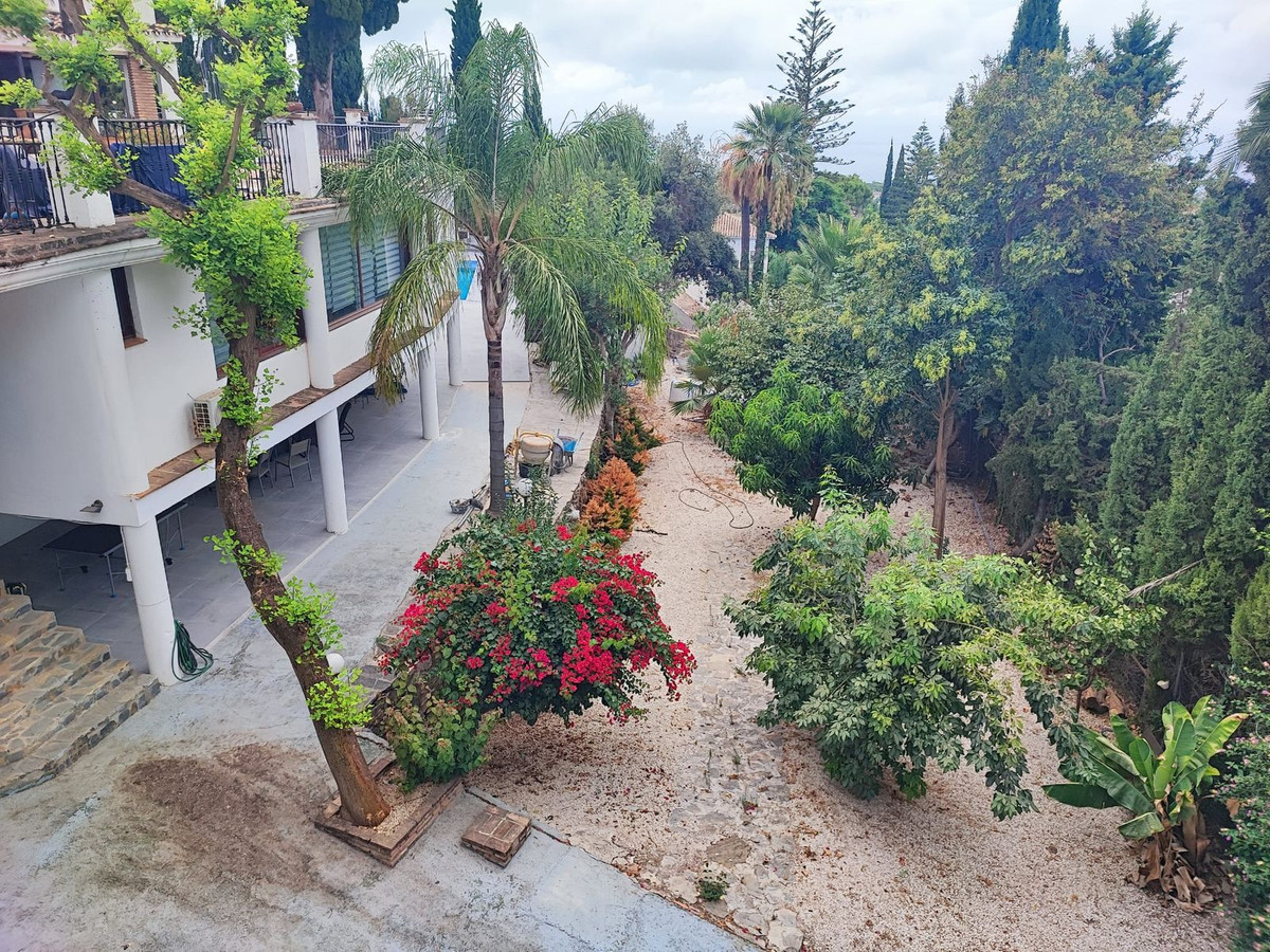 10 Bed Townhouse for sale in El Rosario Costa Del Sol, Málaga, Spain