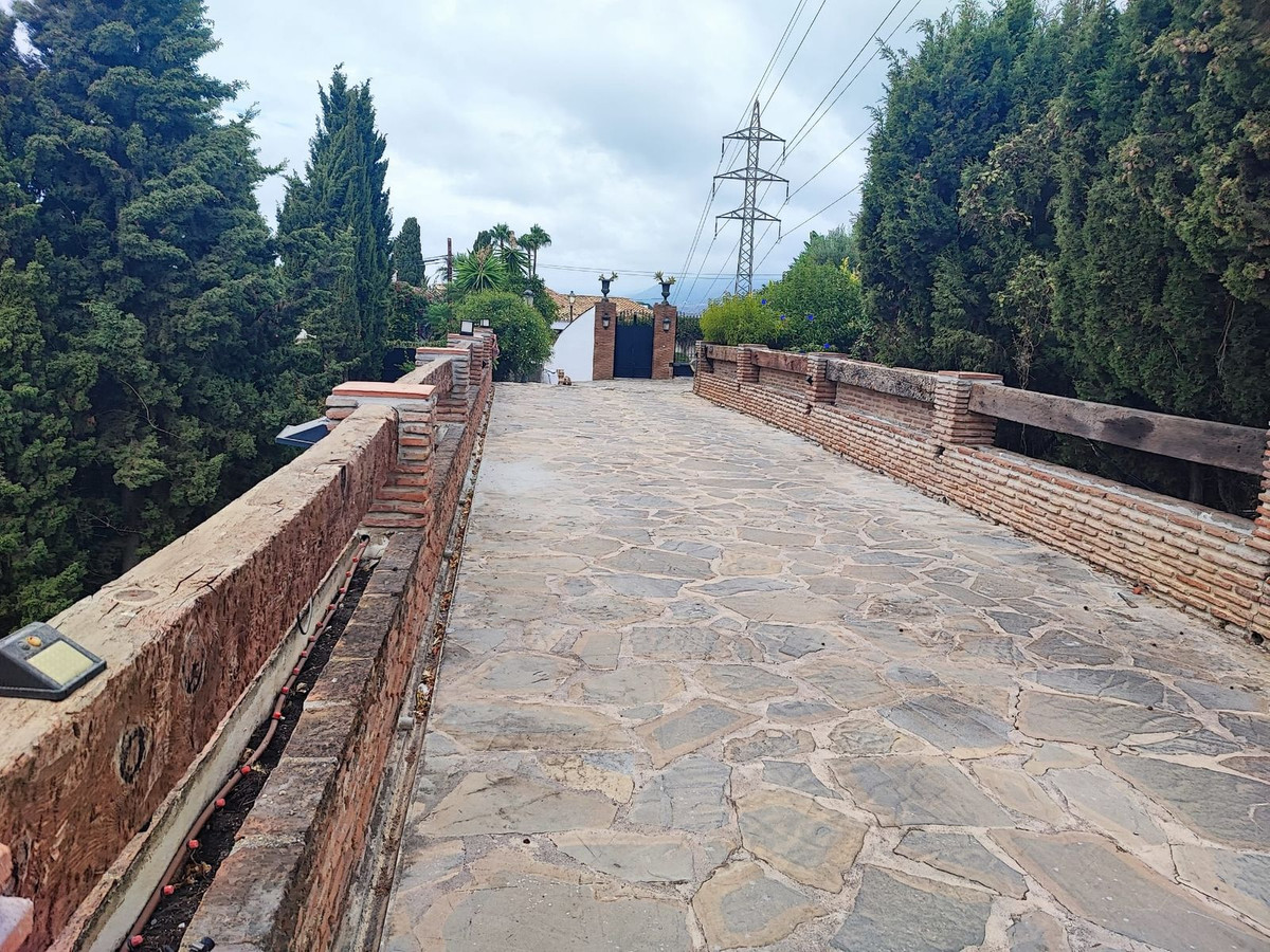 10 Bed Townhouse for sale in El Rosario Costa Del Sol, Málaga, Spain