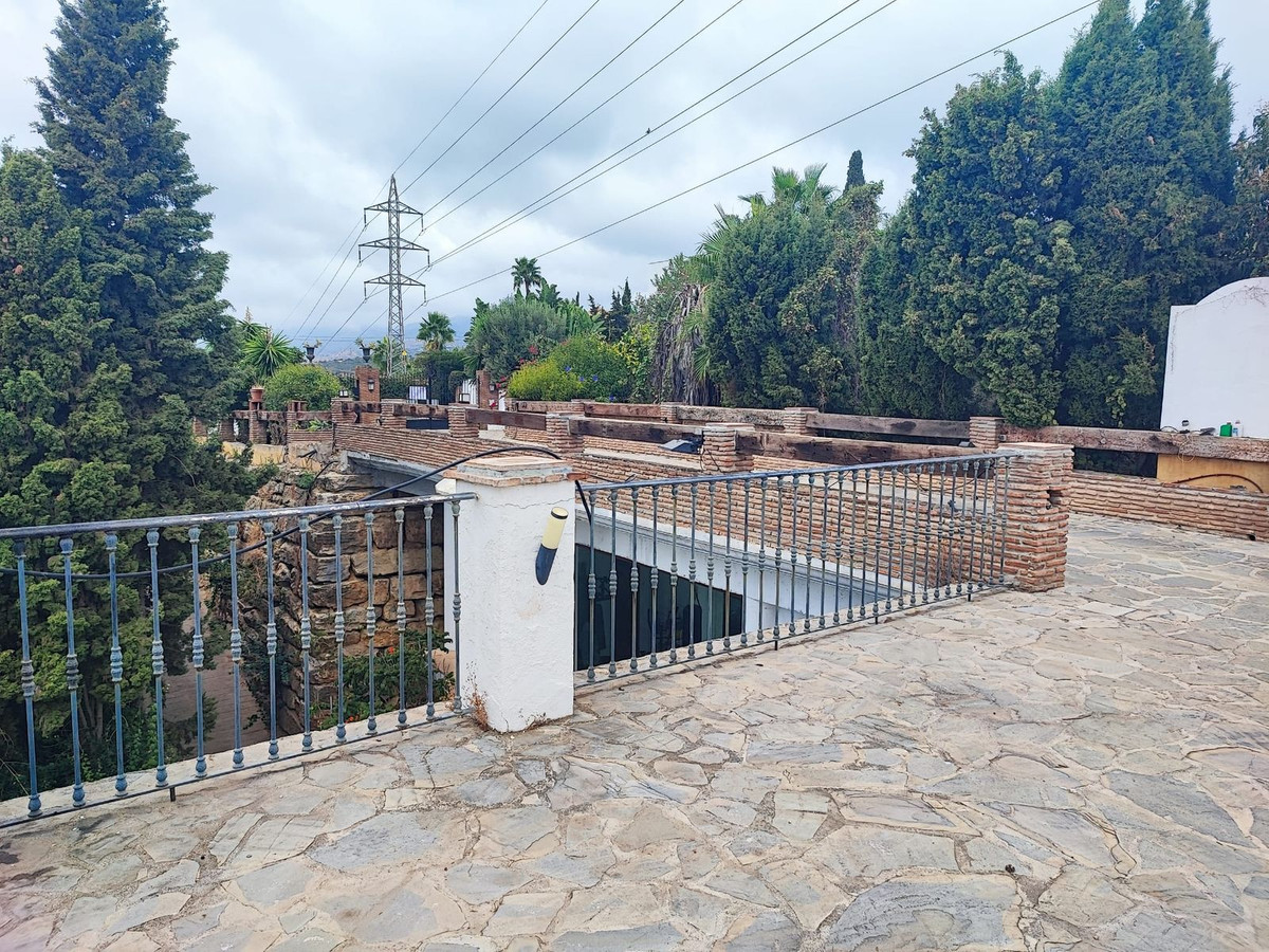 10 Bed Townhouse for sale in El Rosario Costa Del Sol, Málaga, Spain