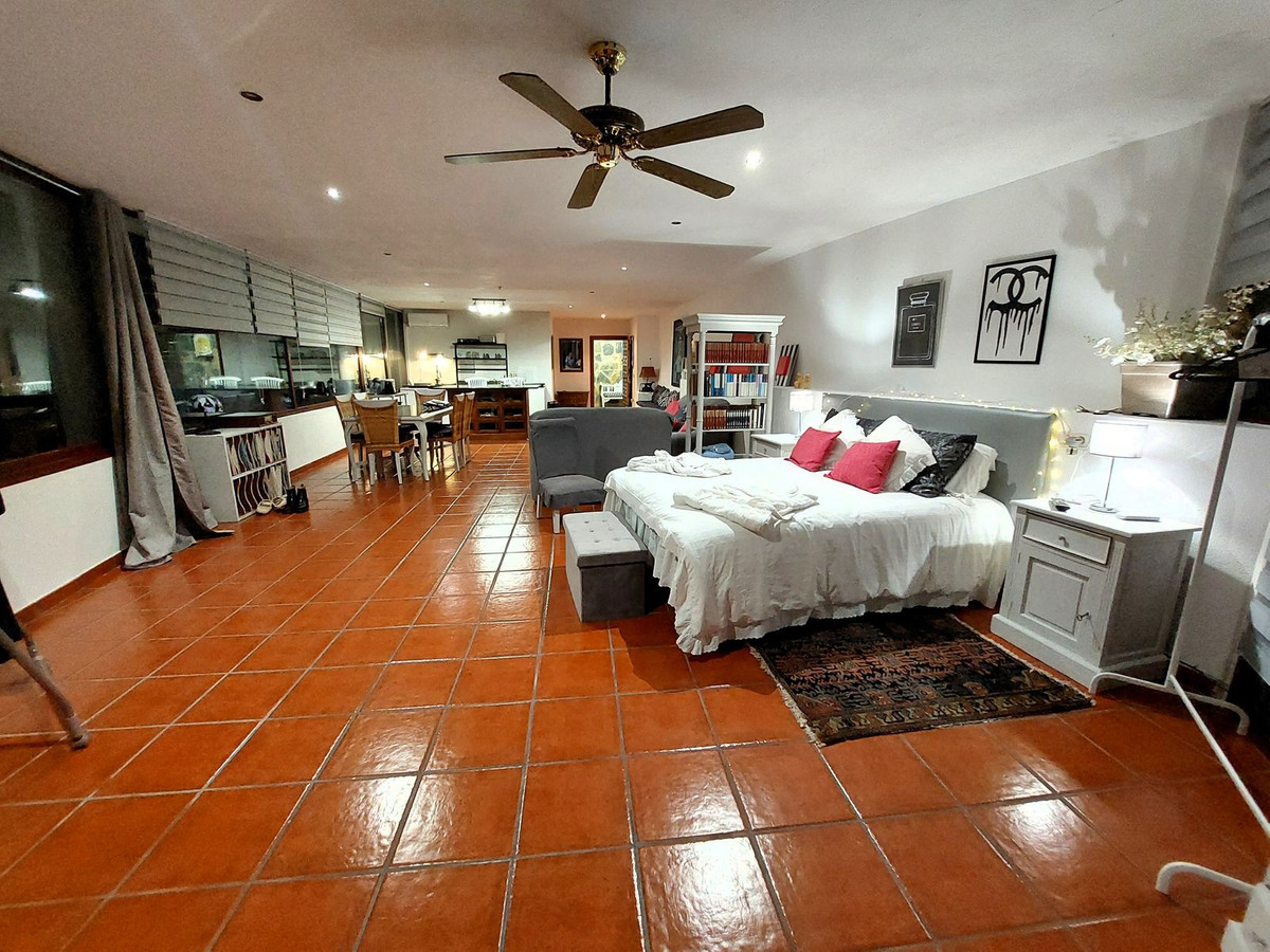 10 Bed Townhouse for sale in El Rosario Costa Del Sol, Málaga, Spain