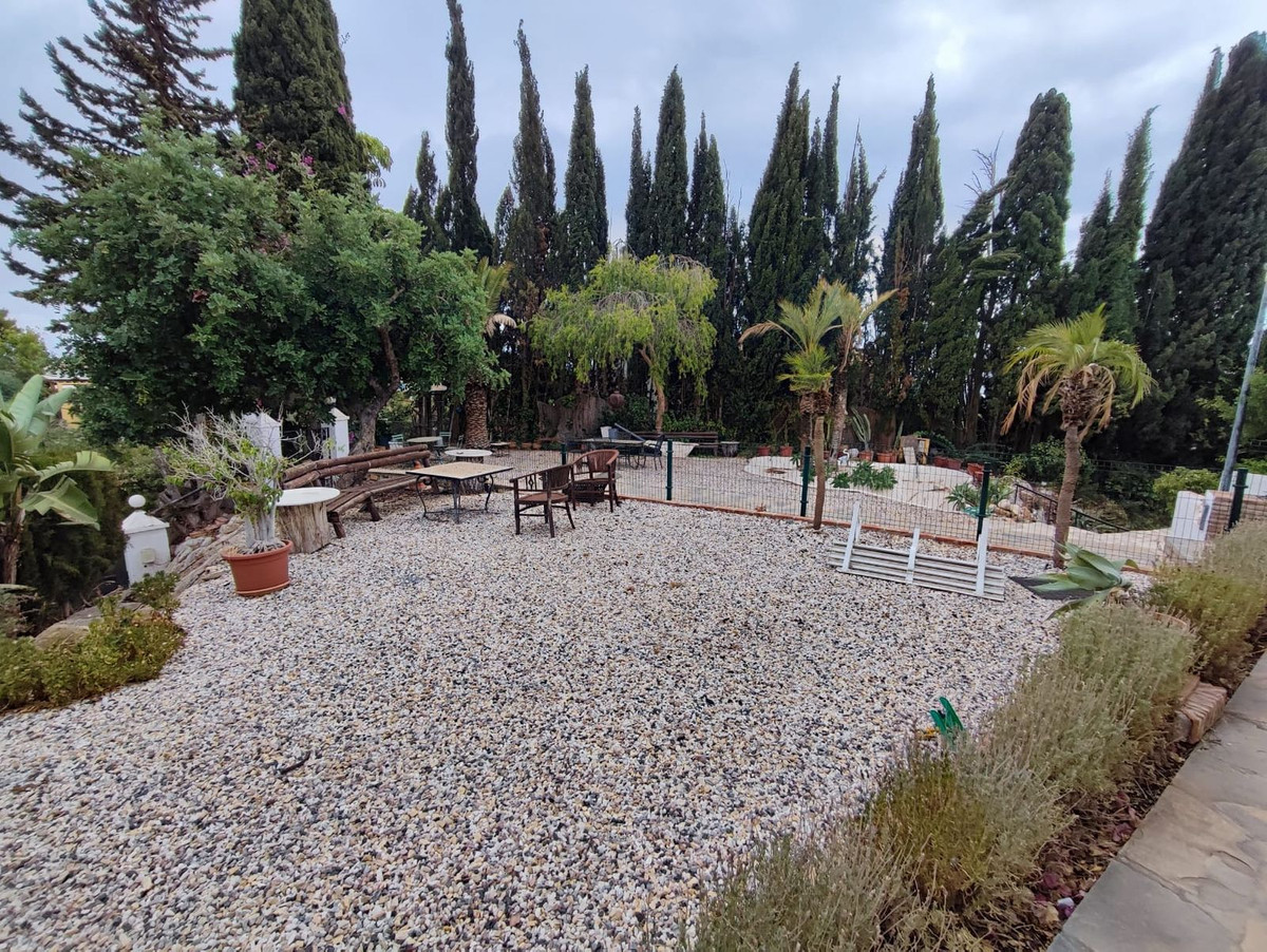 10 Bed Townhouse for sale in El Rosario Costa Del Sol, Málaga, Spain