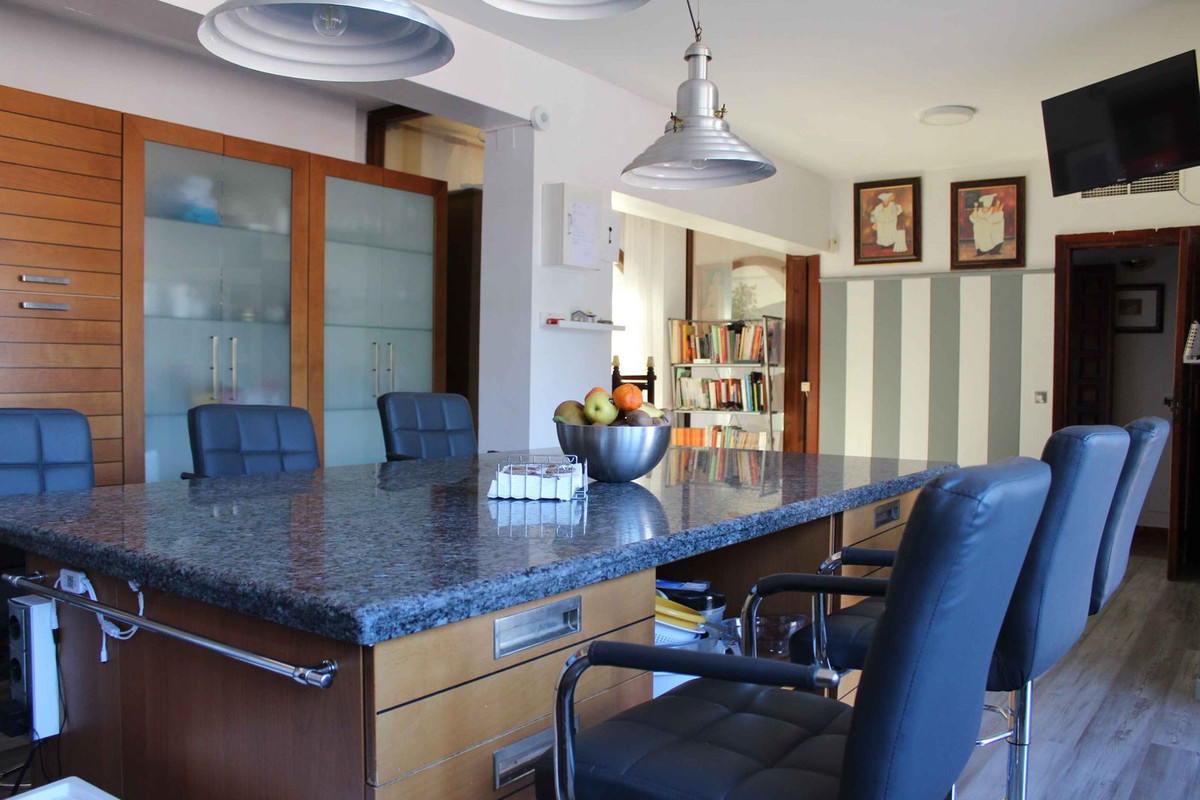 10 Bed Townhouse for sale in El Rosario Costa Del Sol, Málaga, Spain