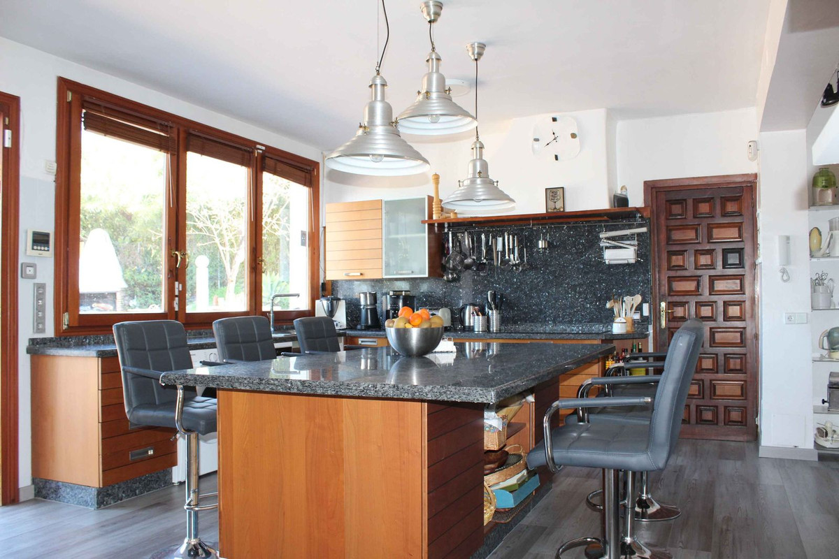 10 Bed Townhouse for sale in El Rosario Costa Del Sol, Málaga, Spain