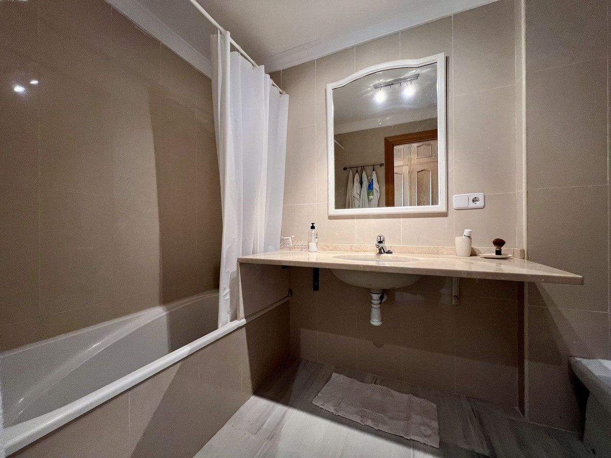 Se vende Apartamento Planta Baja de 2 dormitorios en Costa Del Sol, Málaga, España