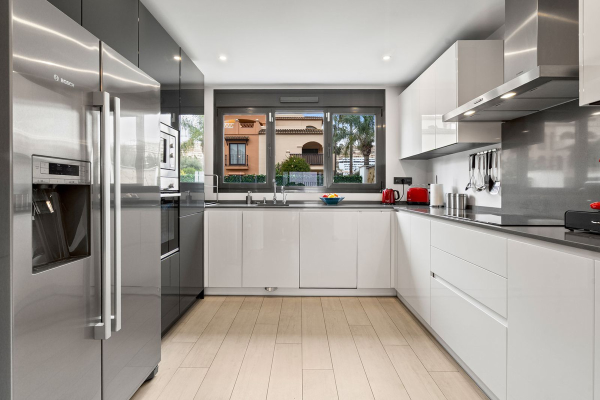 4 Bed Townhouse for sale in La Cala De Mijas Costa Del Sol, Málaga, Spain
