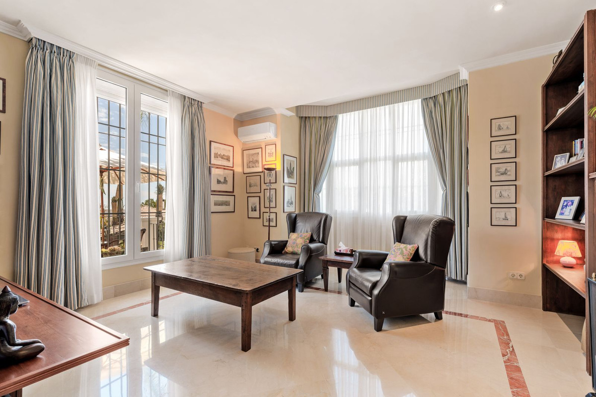 Se vende Villa - Chalet de 5 dormitorios en Costa Del Sol, Málaga, España