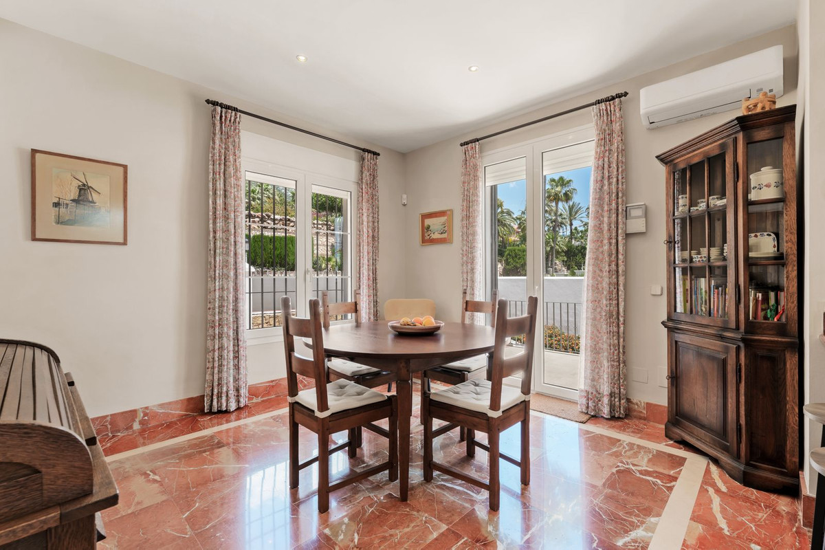 Se vende Villa - Chalet de 5 dormitorios en Costa Del Sol, Málaga, España