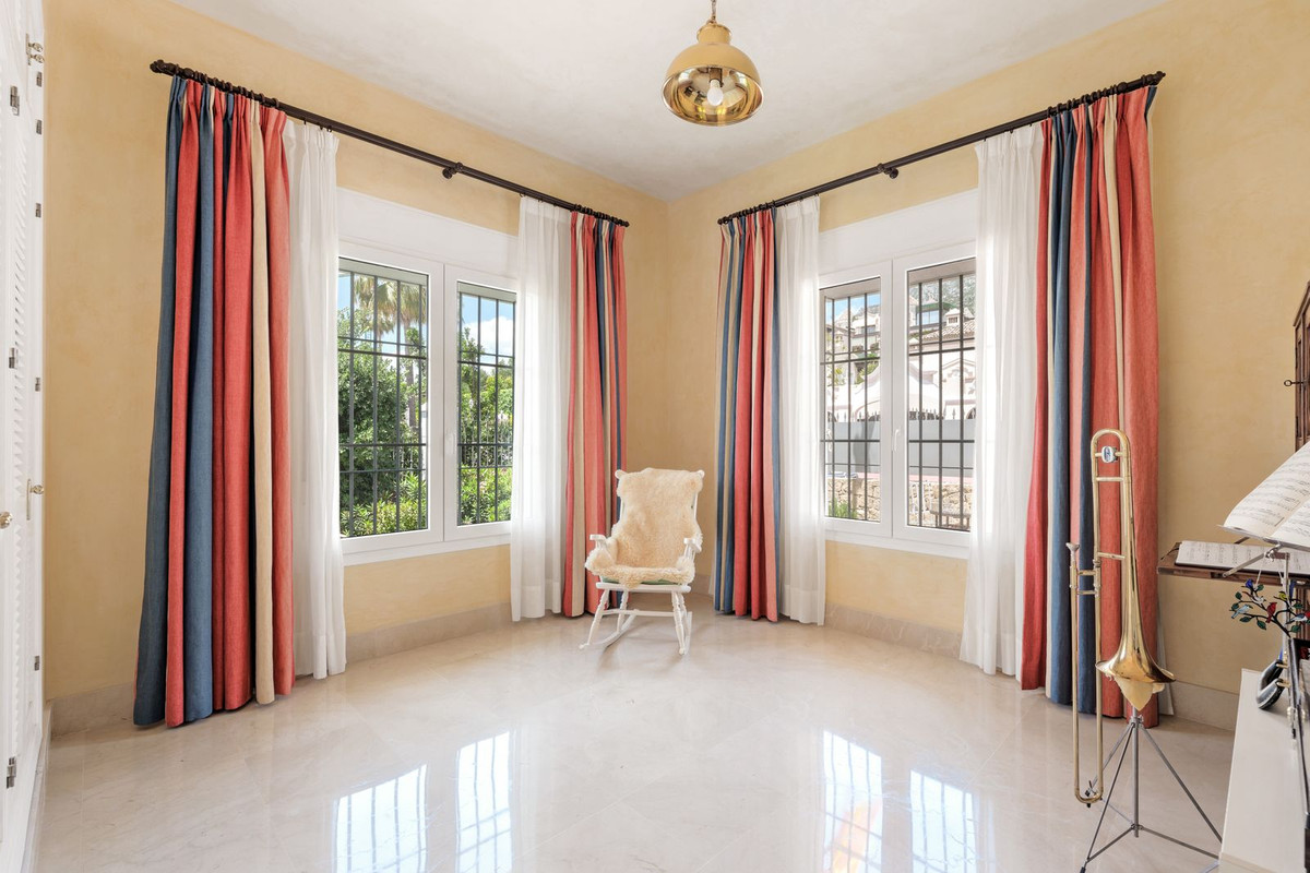 Se vende Villa - Chalet de 5 dormitorios en Costa Del Sol, Málaga, España