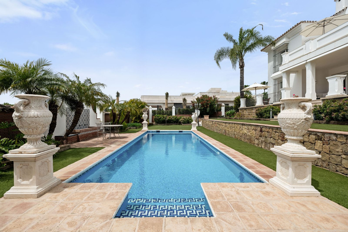 Se vende Villa - Chalet de 5 dormitorios en Costa Del Sol, Málaga, España