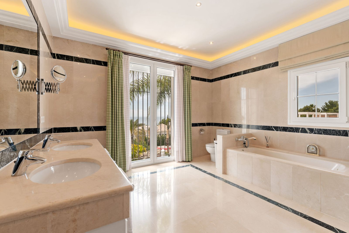 Se vende Villa - Chalet de 5 dormitorios en Costa Del Sol, Málaga, España