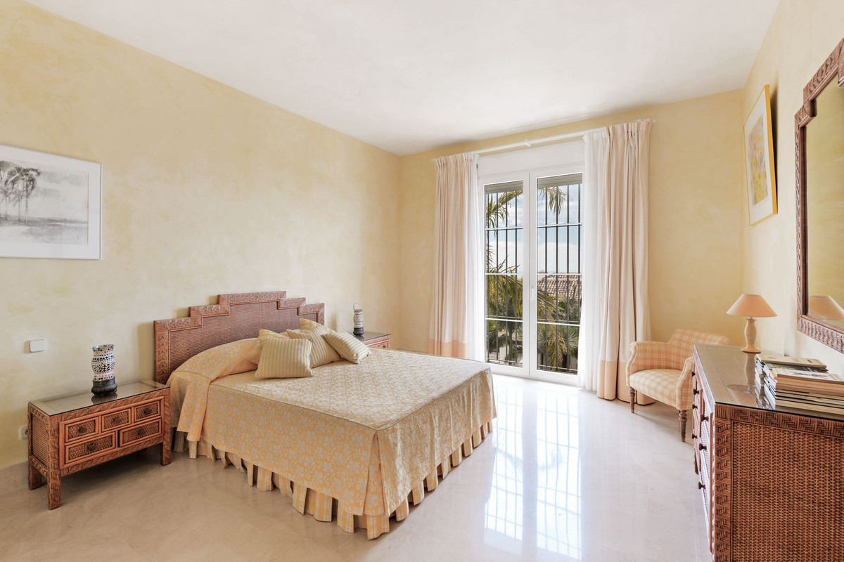 Se vende Villa - Chalet de 5 dormitorios en Costa Del Sol, Málaga, España