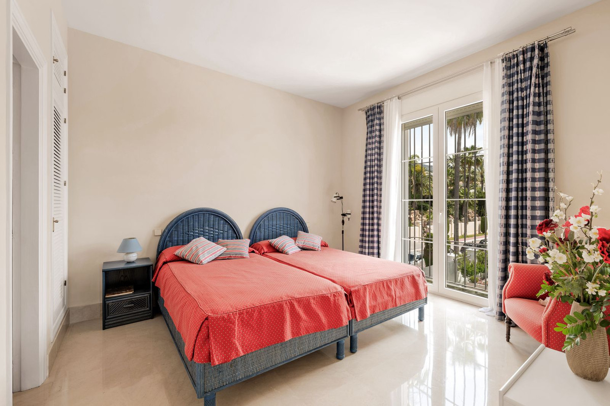 Se vende Villa - Chalet de 5 dormitorios en Costa Del Sol, Málaga, España