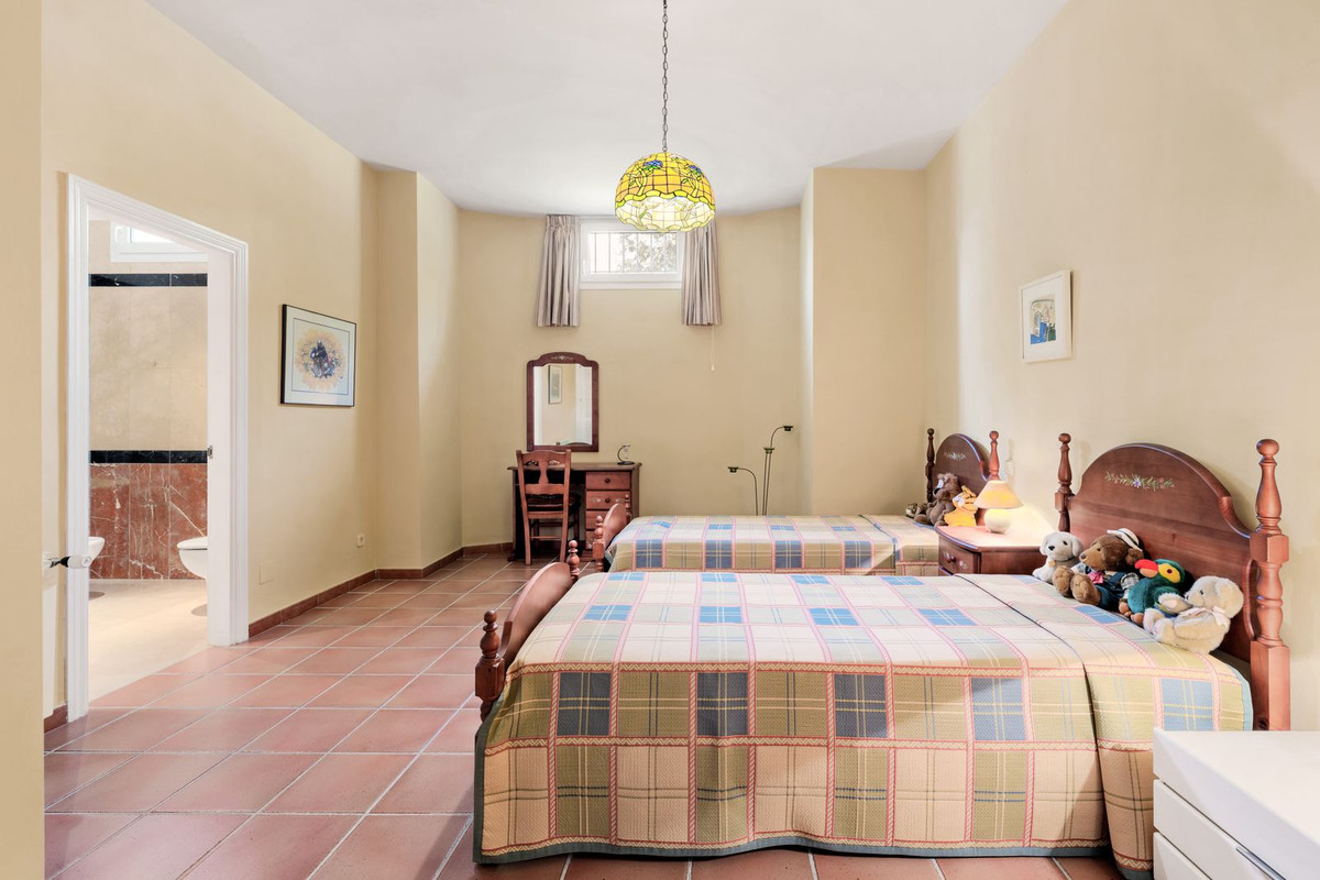 Se vende Villa - Chalet de 5 dormitorios en Costa Del Sol, Málaga, España