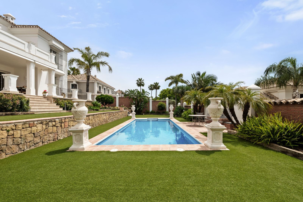 Se vende Villa - Chalet de 5 dormitorios en Costa Del Sol, Málaga, España