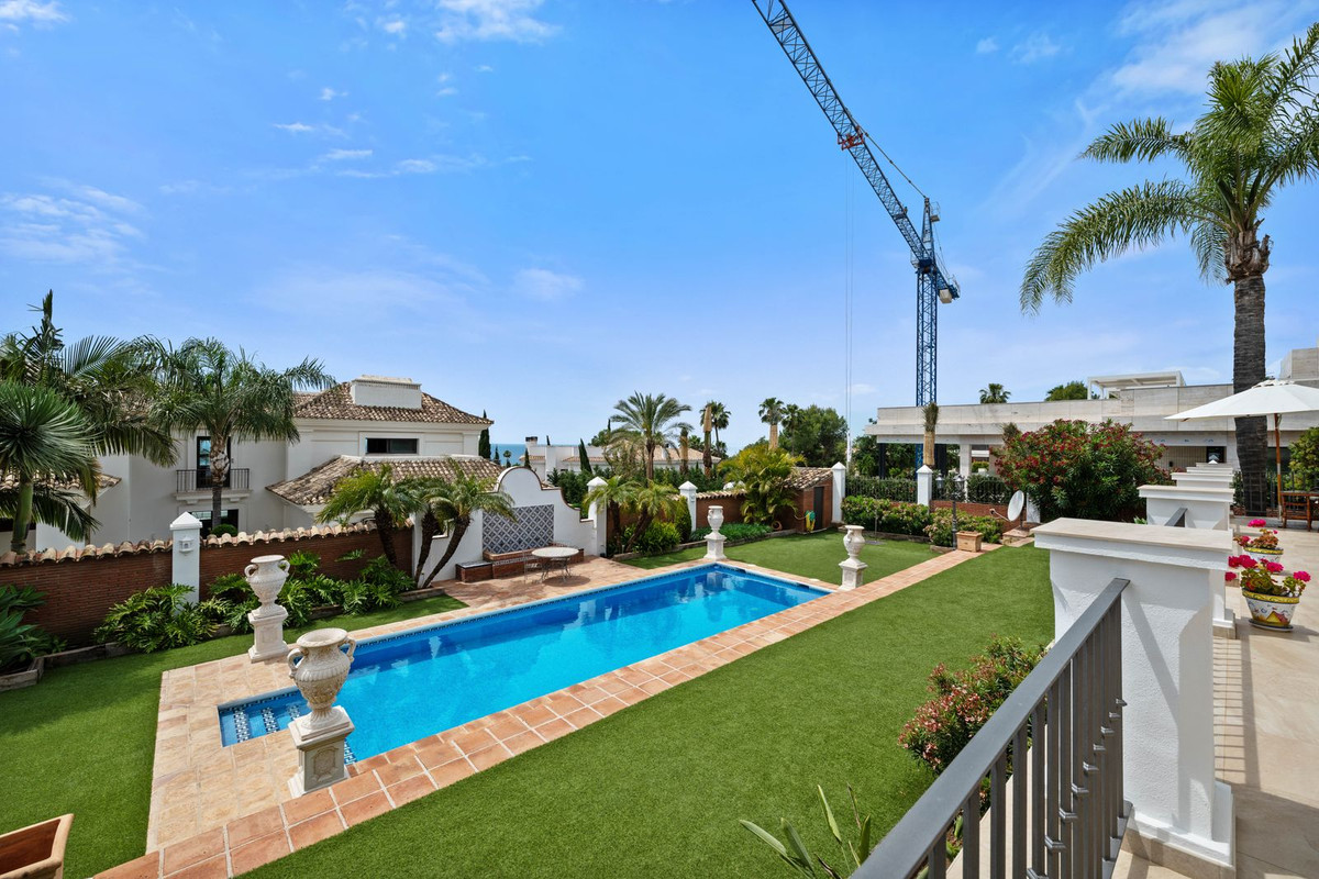 Se vende Villa - Chalet de 5 dormitorios en Costa Del Sol, Málaga, España