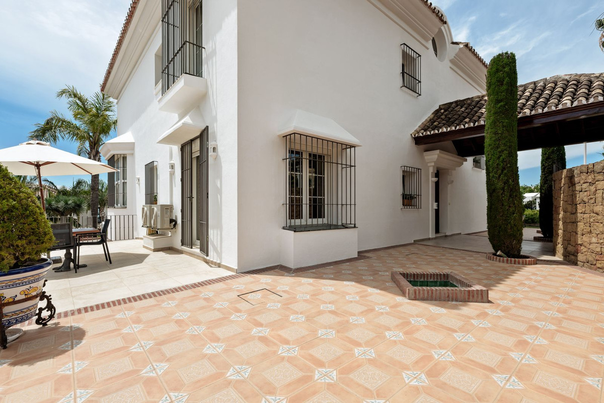 Se vende Villa - Chalet de 5 dormitorios en Costa Del Sol, Málaga, España