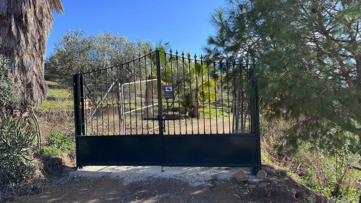 Se vende Finca - Cortijo de 3 dormitorios en Costa Del Sol, Málaga, España