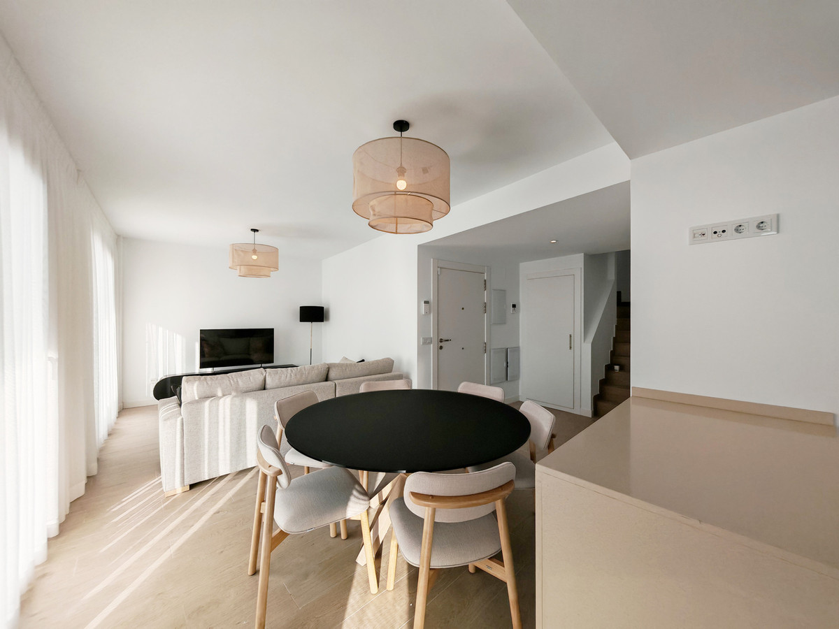 4 Bed Apartment for sale in Estepona Costa Del Sol, Málaga, Spain