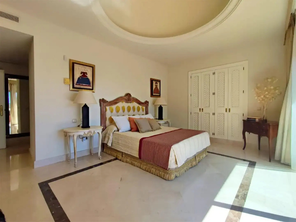 2 Bed Apartment for sale in Nueva Andalucía Costa Del Sol, Málaga, Spain