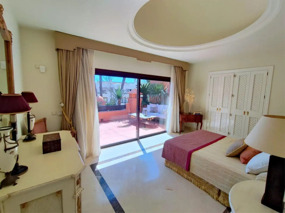 2 Bed Apartment for sale in Nueva Andalucía Costa Del Sol, Málaga, Spain