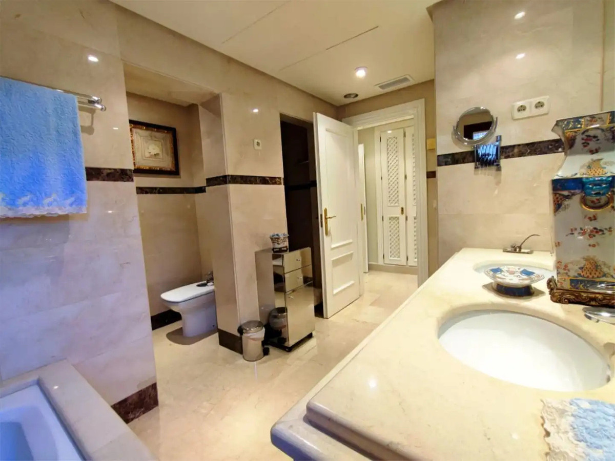2 Bed Apartment for sale in Nueva Andalucía Costa Del Sol, Málaga, Spain