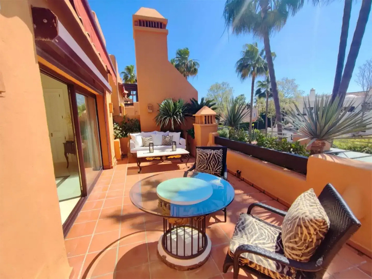 2 Bed Apartment for sale in Nueva Andalucía Costa Del Sol, Málaga, Spain