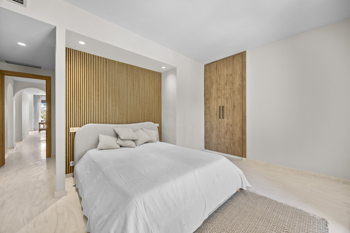 3 Bed Apartment for sale in Estepona Costa Del Sol, Málaga, Spain