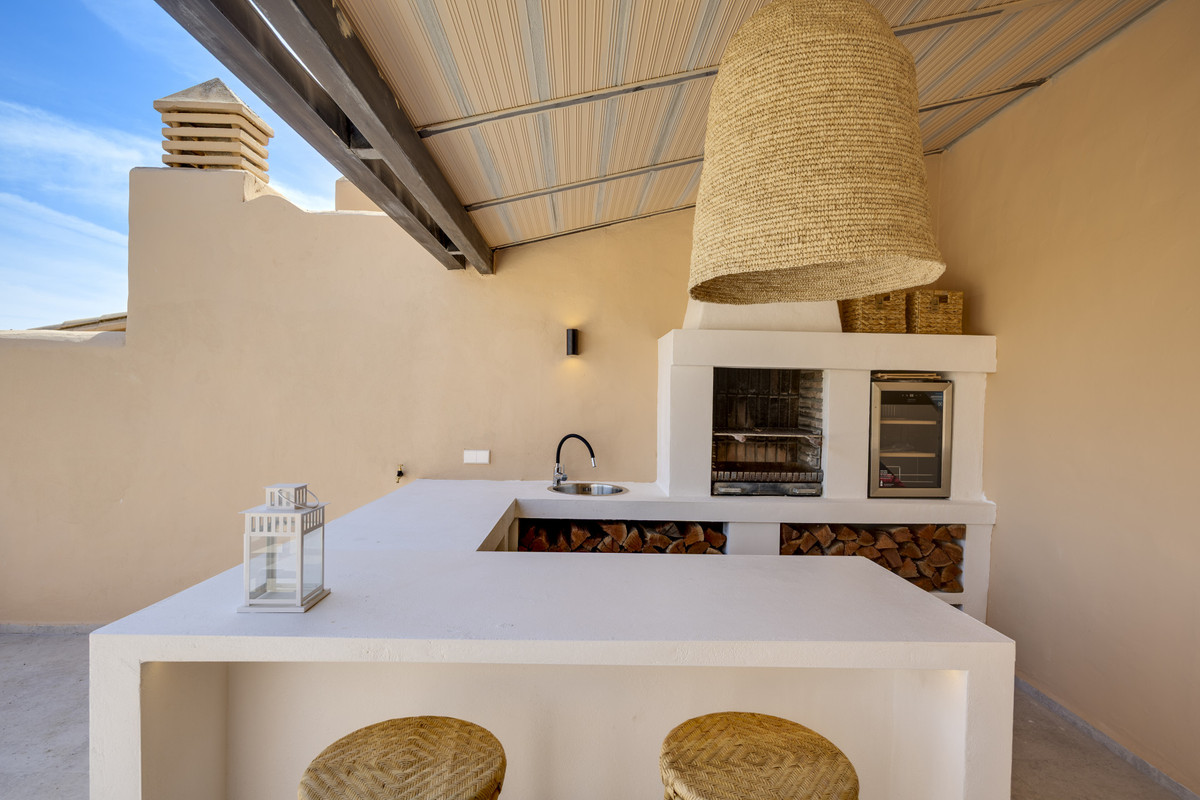 3 Bed Apartment for sale in Estepona Costa Del Sol, Málaga, Spain