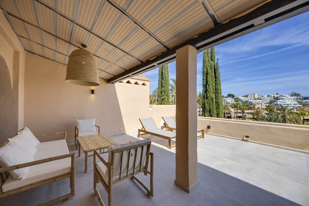 3 Bed Apartment for sale in Estepona Costa Del Sol, Málaga, Spain