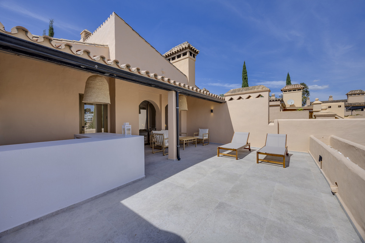 3 Bed Apartment for sale in Estepona Costa Del Sol, Málaga, Spain