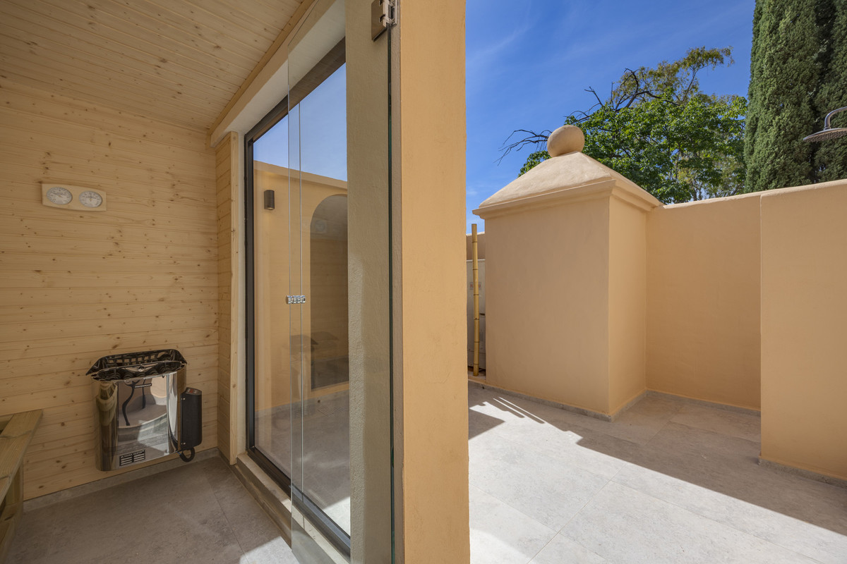 3 Bed Apartment for sale in Estepona Costa Del Sol, Málaga, Spain