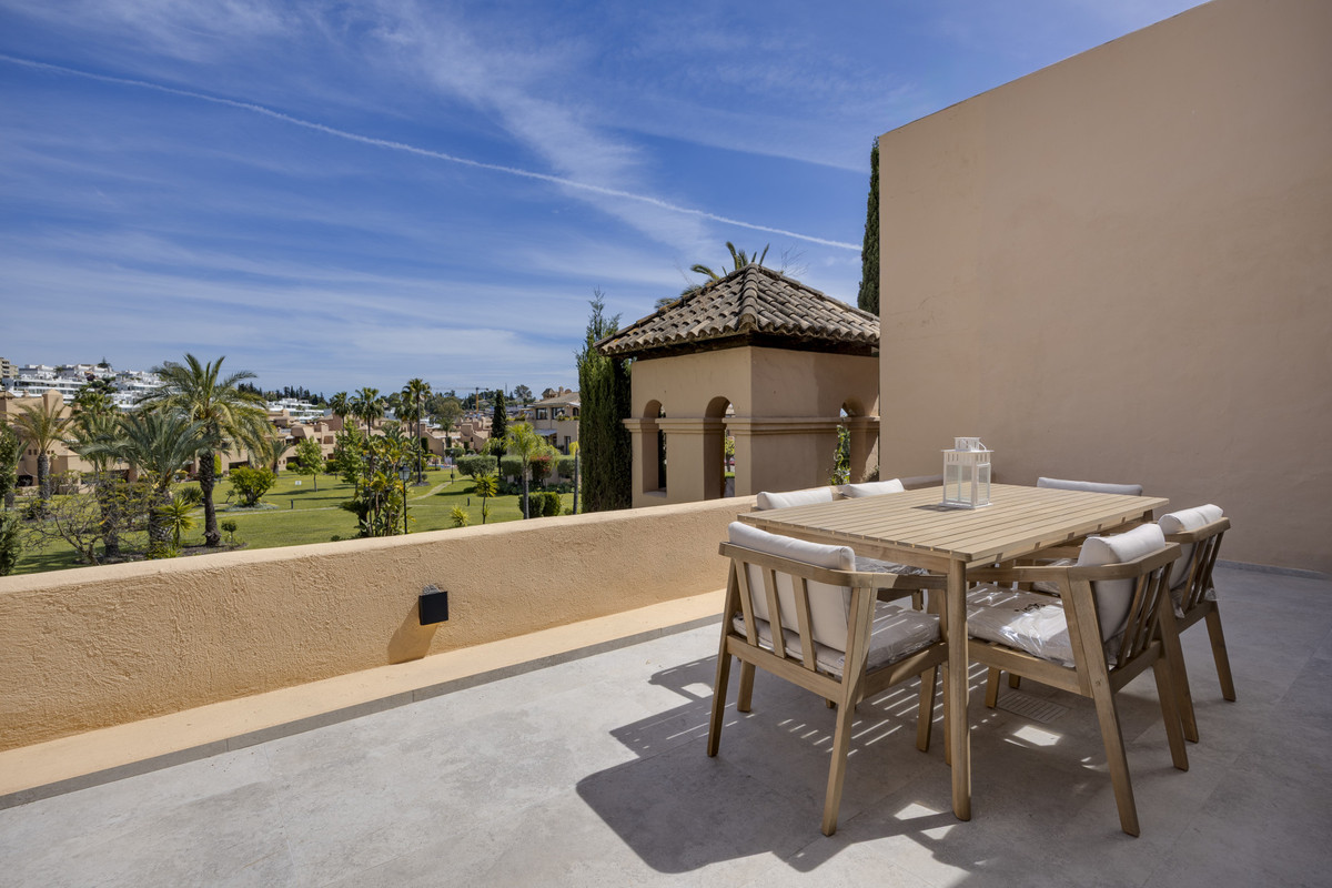 3 Bed Apartment for sale in Estepona Costa Del Sol, Málaga, Spain