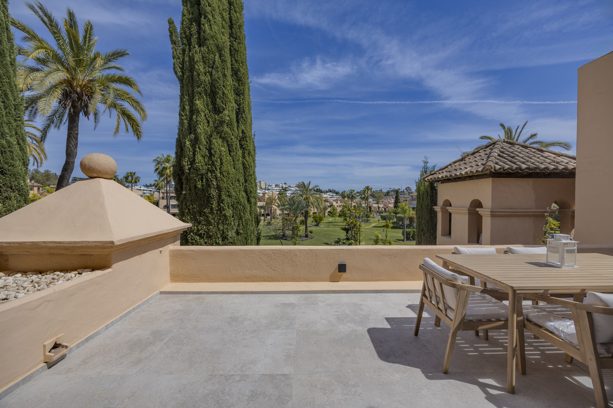 3 Bed Apartment for sale in Estepona Costa Del Sol, Málaga, Spain