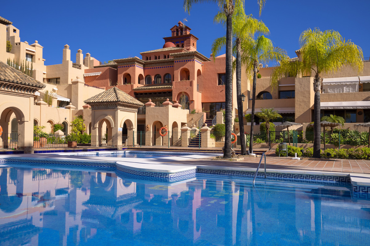 3 Bed Apartment for sale in Estepona Costa Del Sol, Málaga, Spain