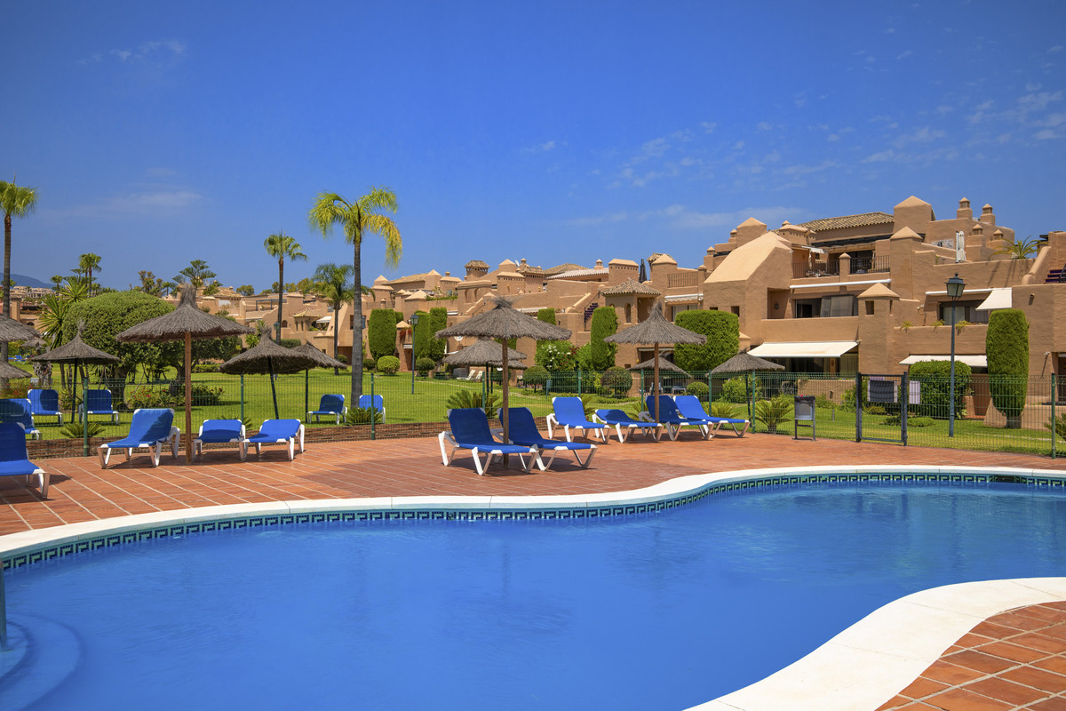 3 Bed Apartment for sale in Estepona Costa Del Sol, Málaga, Spain