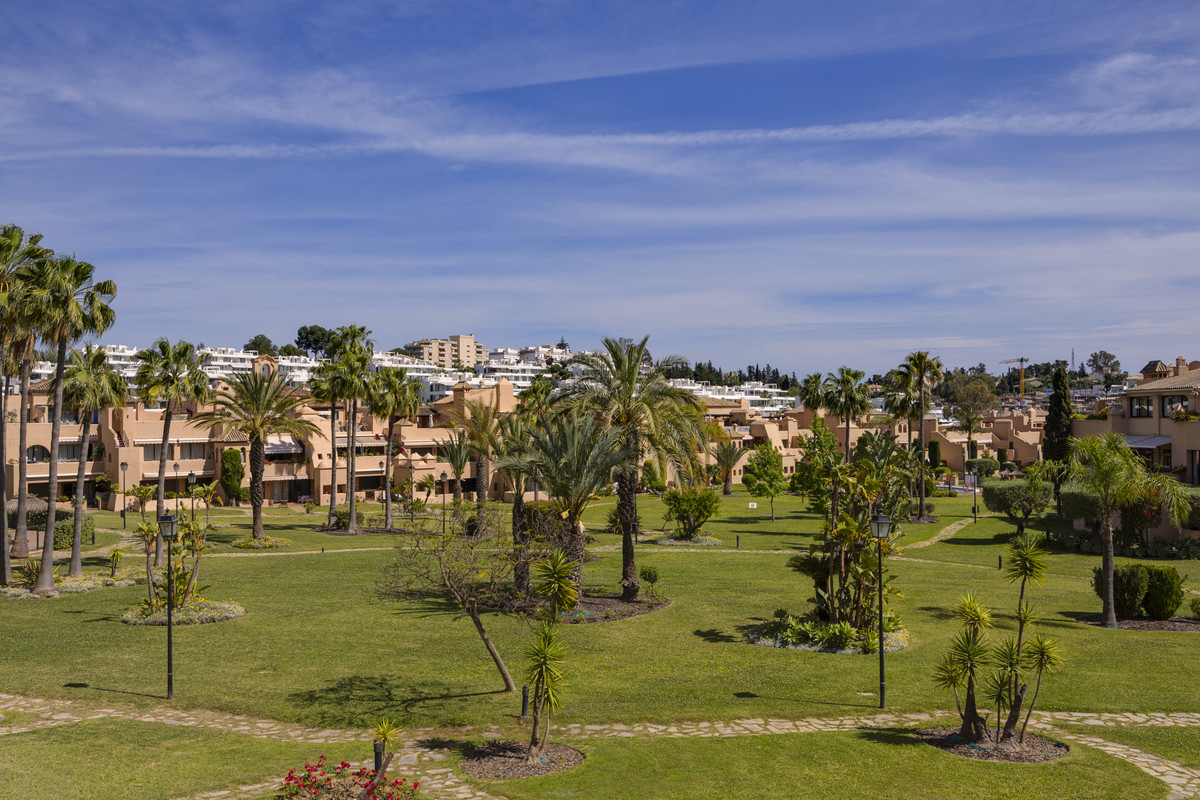 3 Bed Apartment for sale in Estepona Costa Del Sol, Málaga, Spain