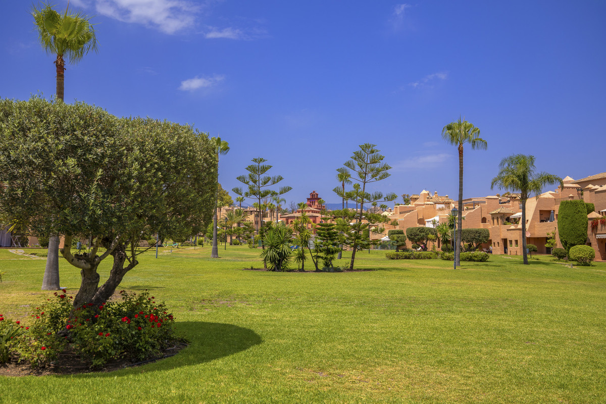 3 Bed Apartment for sale in Estepona Costa Del Sol, Málaga, Spain