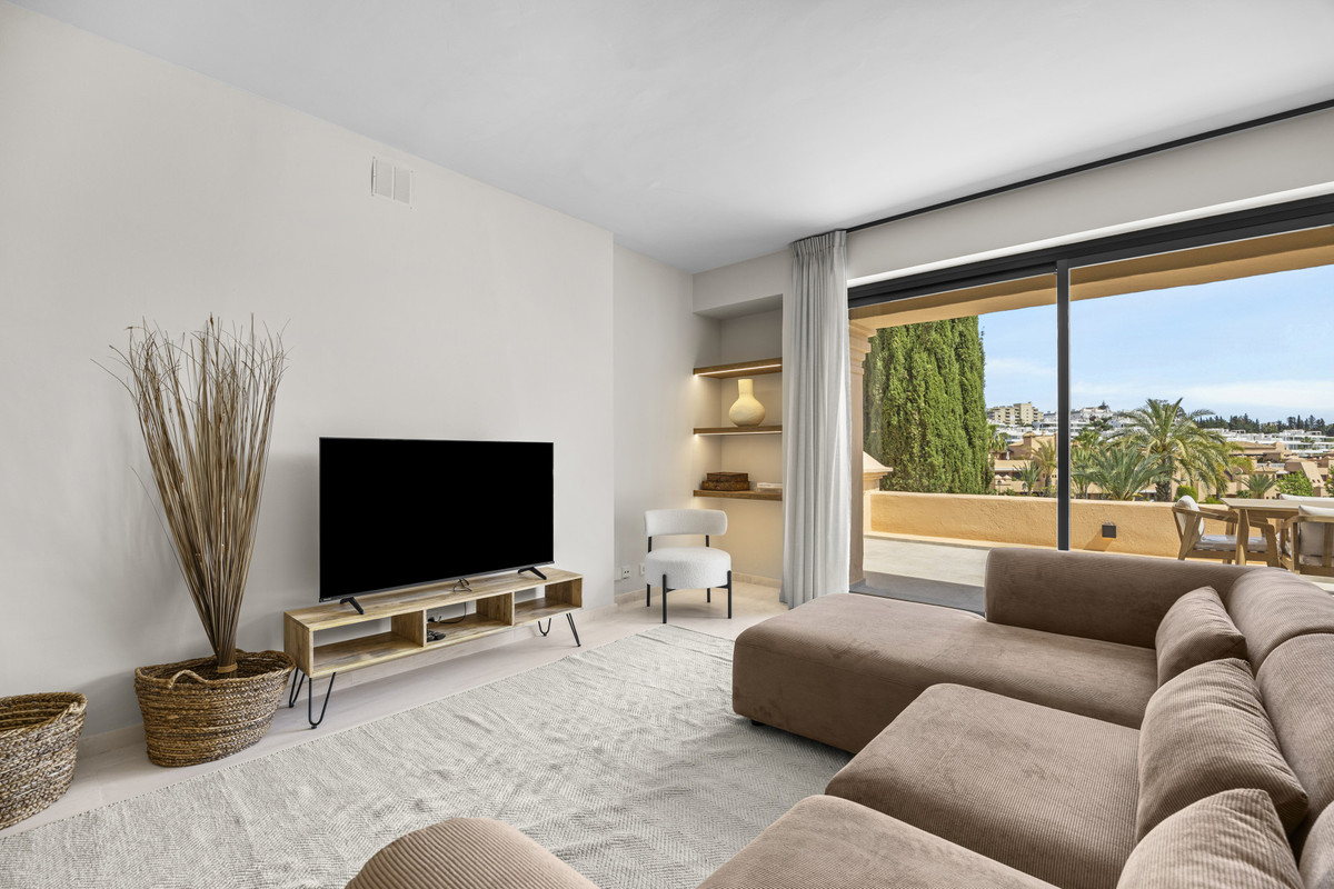 3 Bed Apartment for sale in Estepona Costa Del Sol, Málaga, Spain
