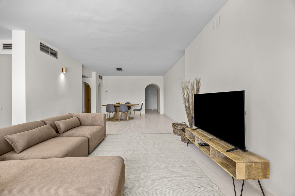 3 Bed Apartment for sale in Estepona Costa Del Sol, Málaga, Spain