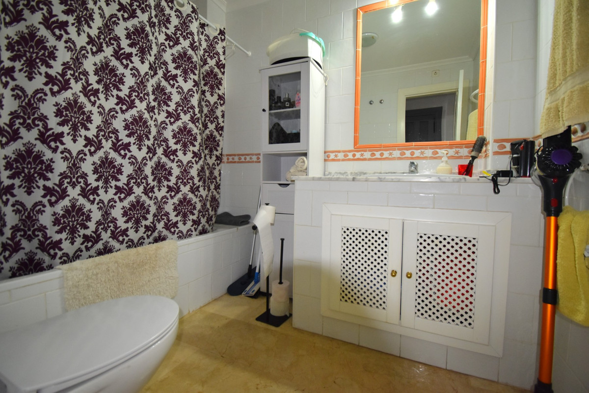 Se vende Apartamento Planta Media de 2 dormitorios en Costa Blanca, Alicante, España