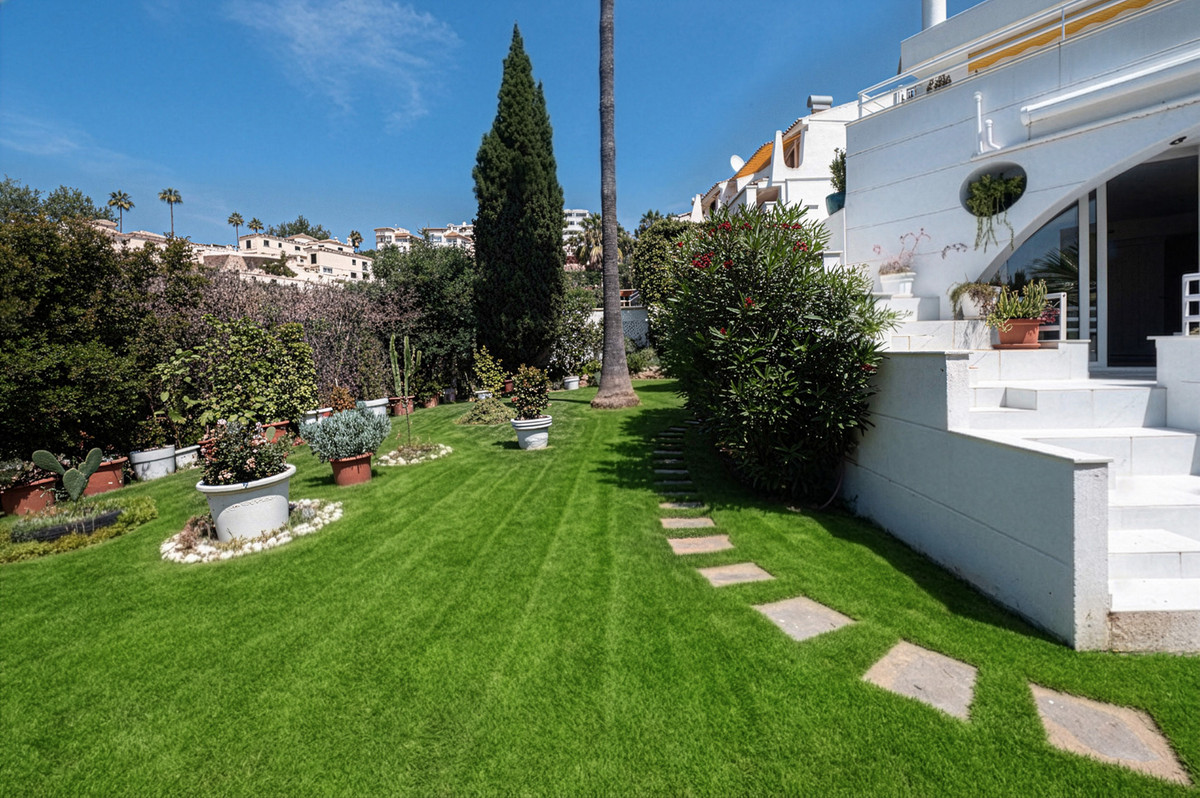 Se vende Pareada de 4 dormitorios en Costa Del Sol, Málaga, España