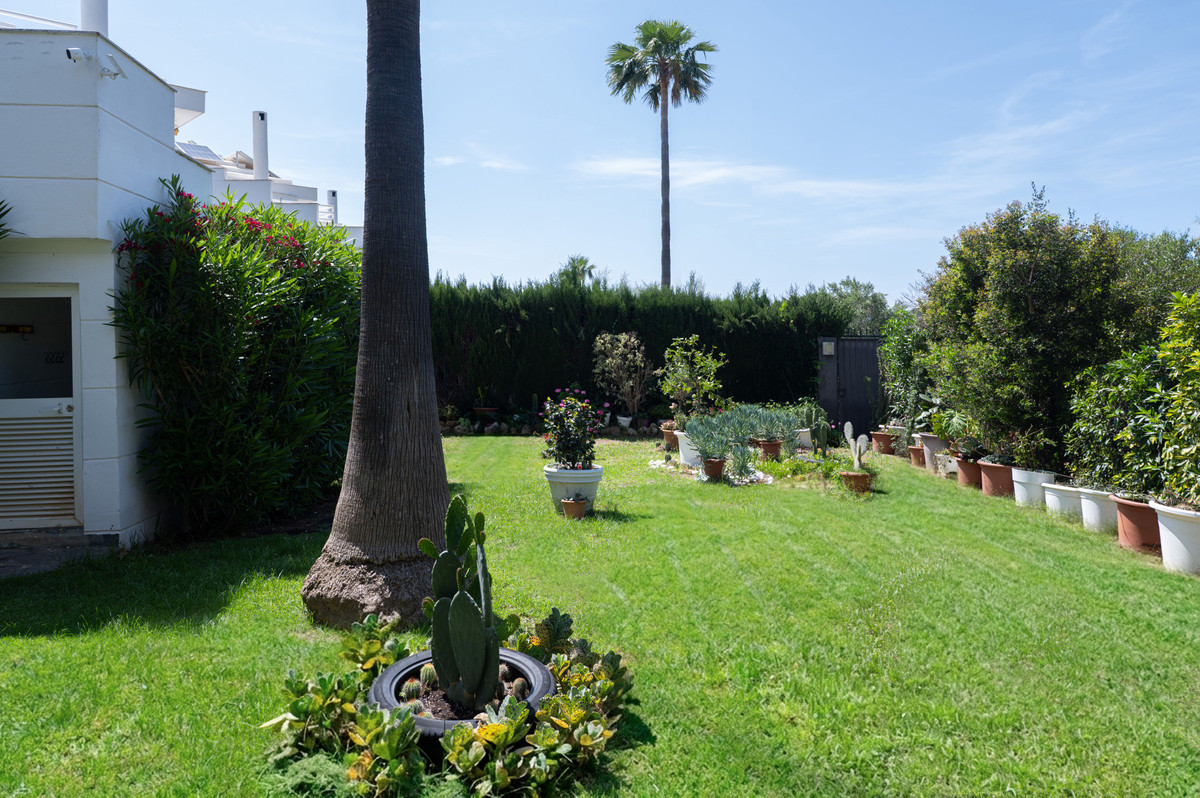Se vende Pareada de 4 dormitorios en Costa Del Sol, Málaga, España