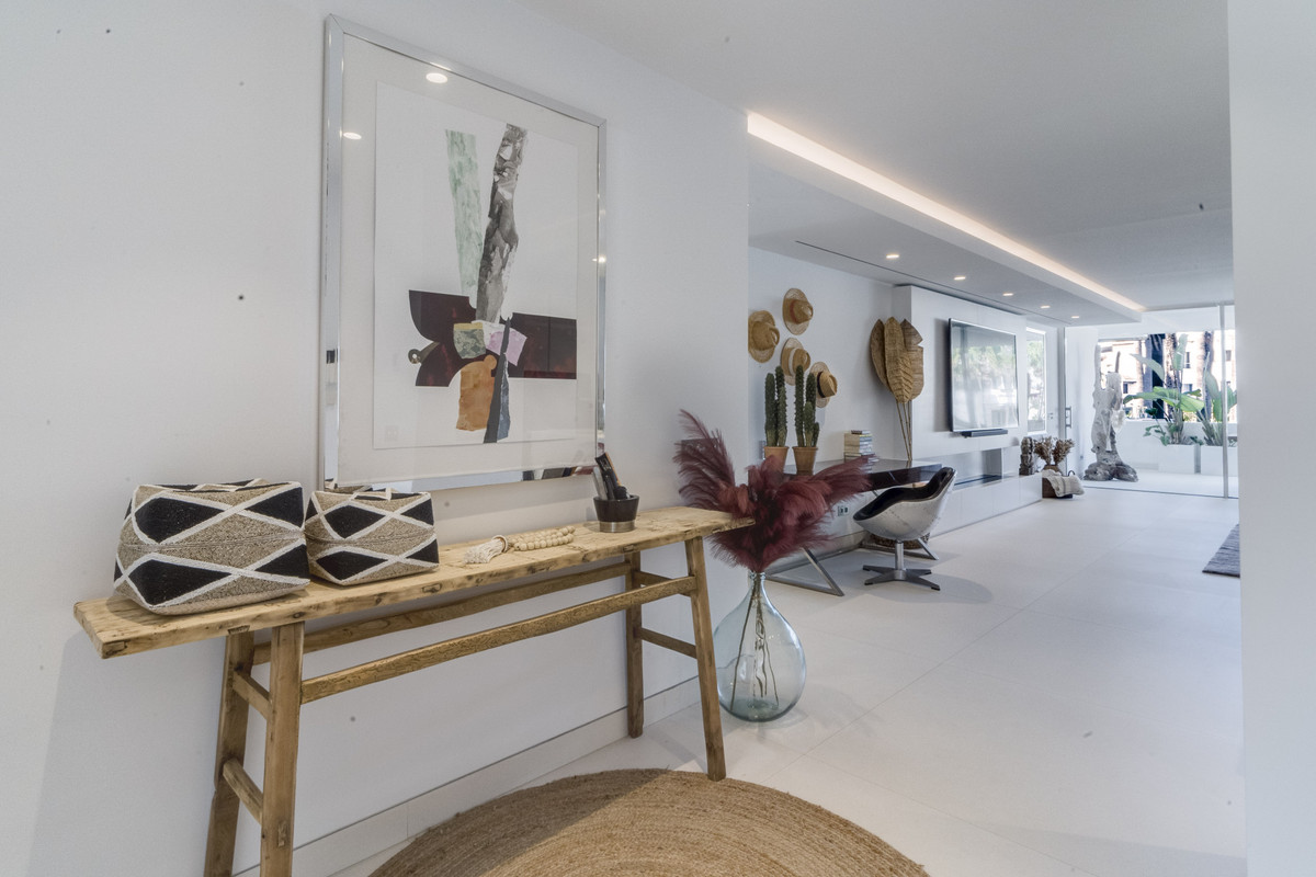 3 Bed Apartment for sale in The Golden Mile Costa Del Sol, Málaga, Spain
